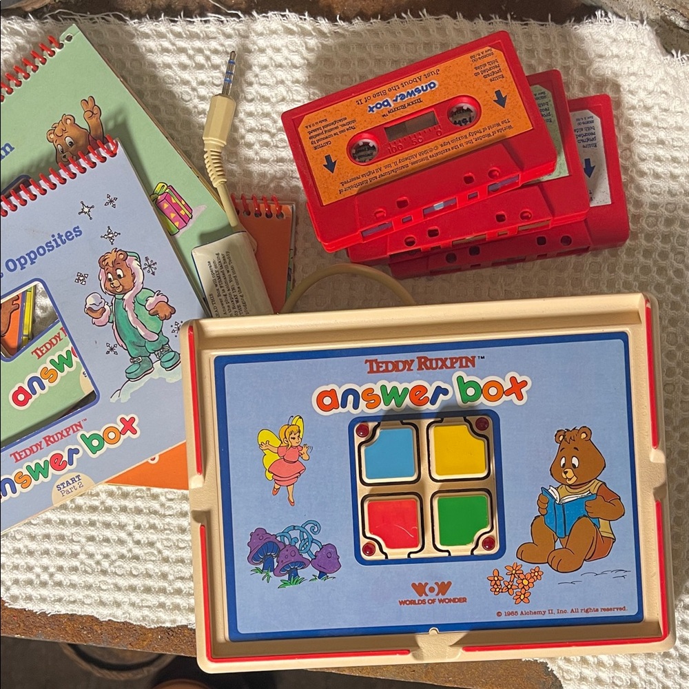 Teddy Ruxpin adapter Answer Box Educational Toy - Red & Cream 3 Books and Tapes